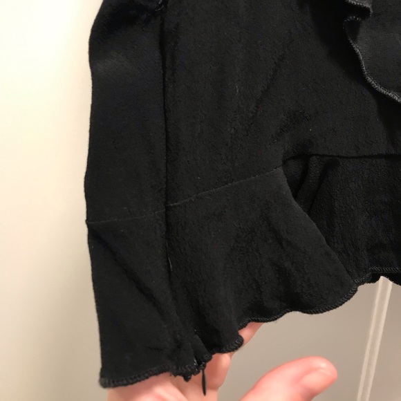 Ruffled black crop top - Picture 4 of 4